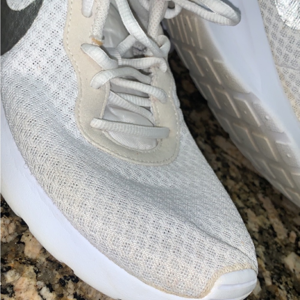 Nike - Picture 3 of 3
